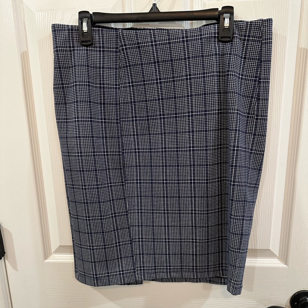 Pencil skirt Liverpool Las Angeles 12p.  Worn one time. Stretch. Navy